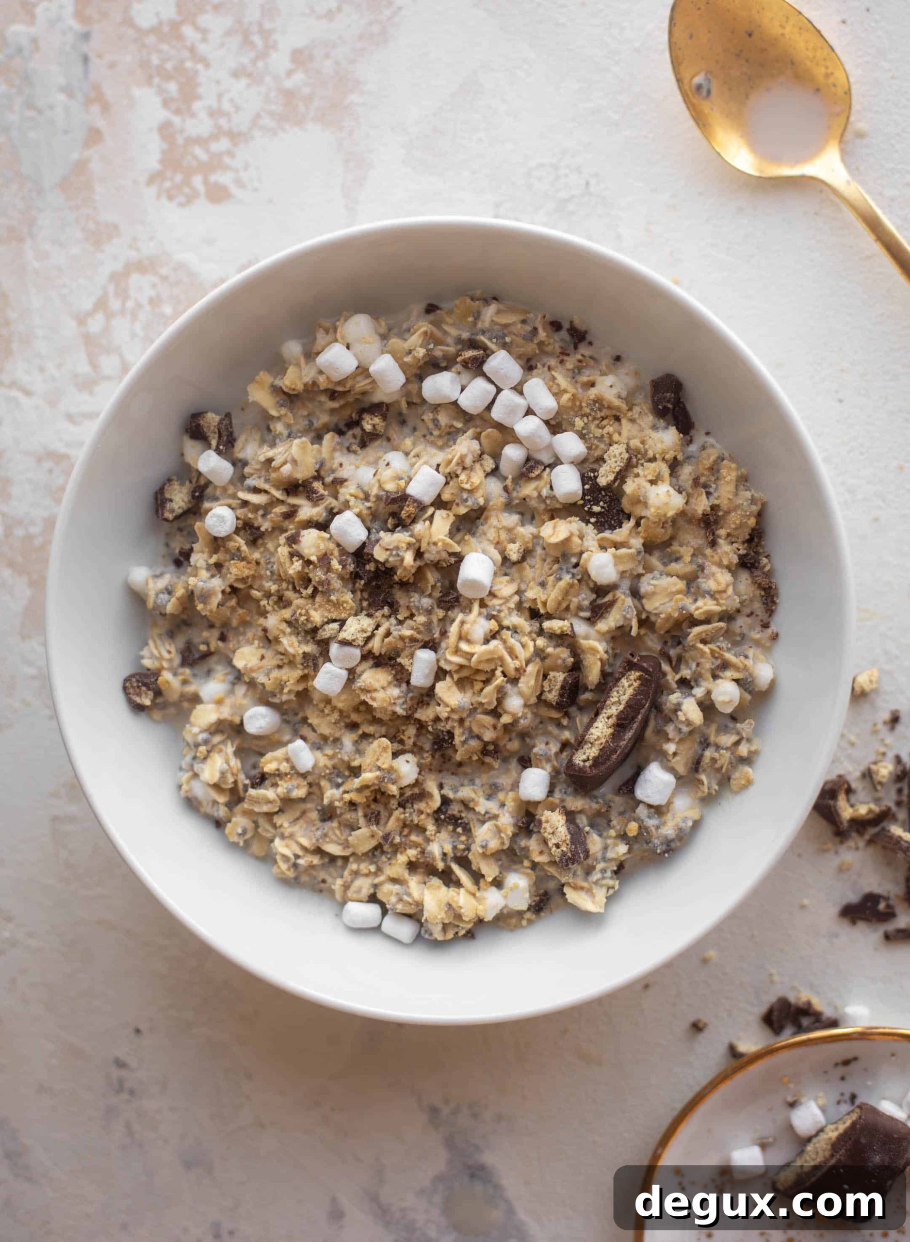 S'mores Overnight Oats Recipe: Creamy Chocolate & Graham Cluster 7 s'mores overnight oats