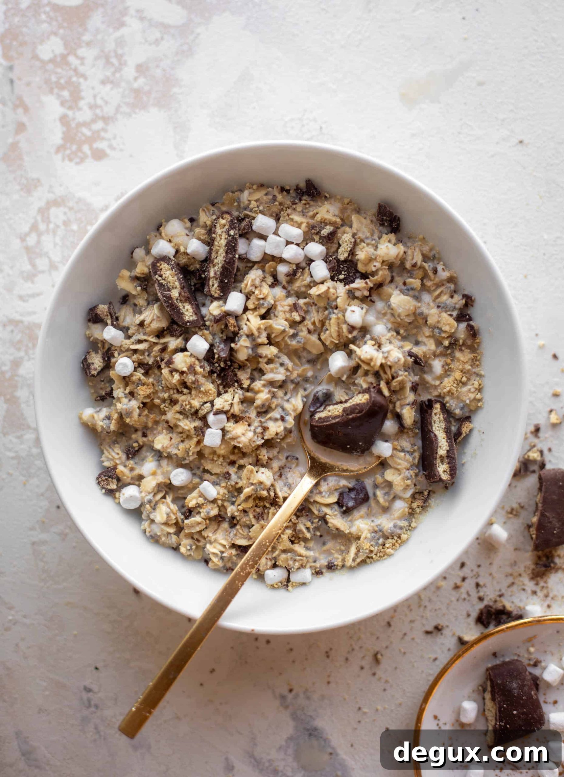 S'mores Overnight Oats Recipe: Creamy Chocolate & Graham Cluster 8 s'mores overnight oats