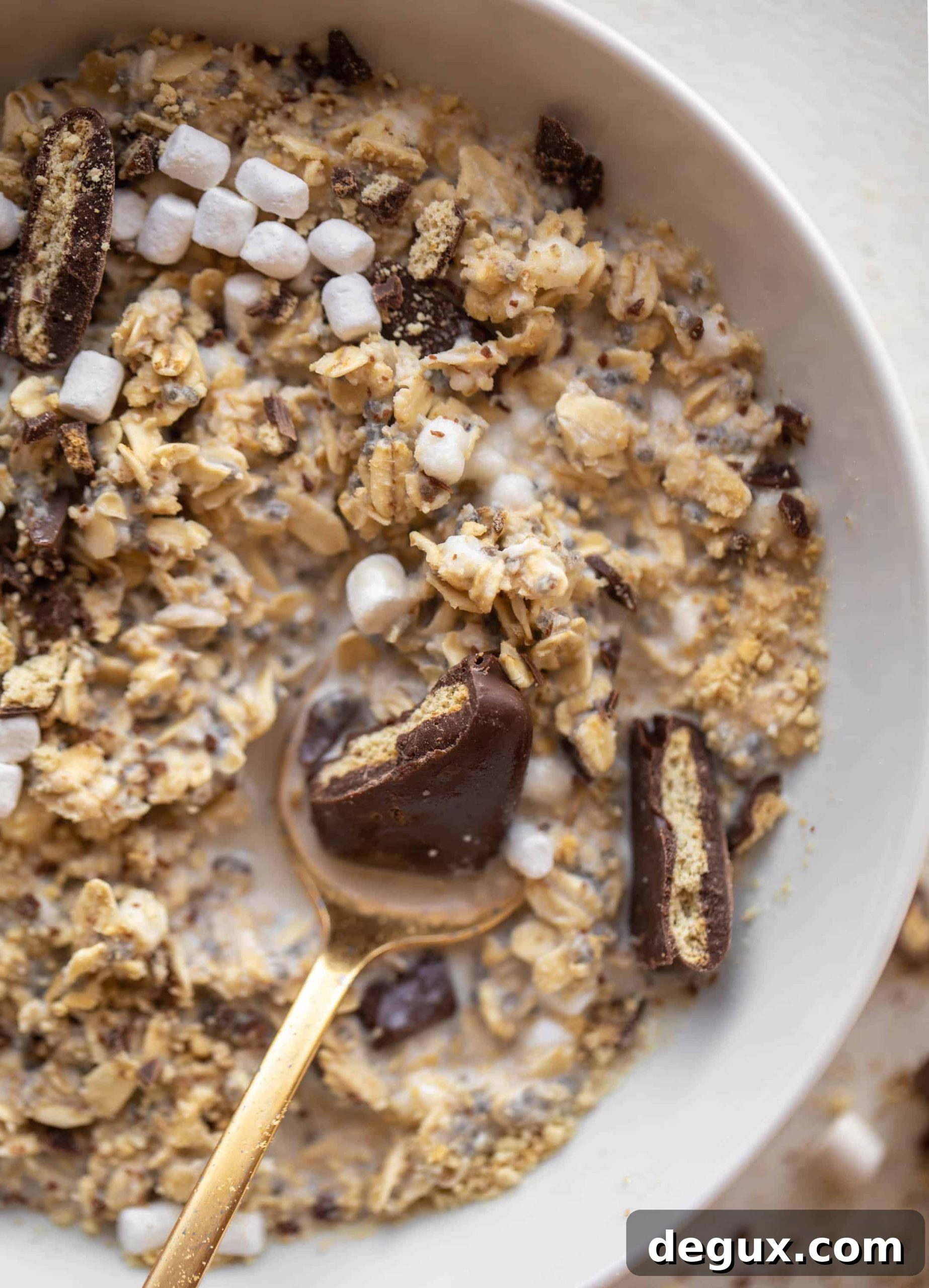 S'mores Overnight Oats Recipe: Creamy Chocolate & Graham Cluster 9 s'mores overnight oats