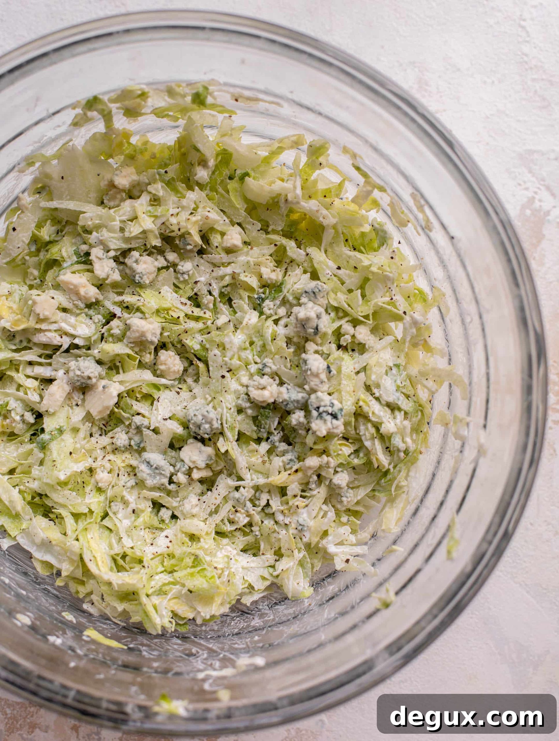 Blue Cheese BLT Sandwich Recipe: Crispy Bacon & Creamy Flavor 6 shredded lettuce with blue cheese