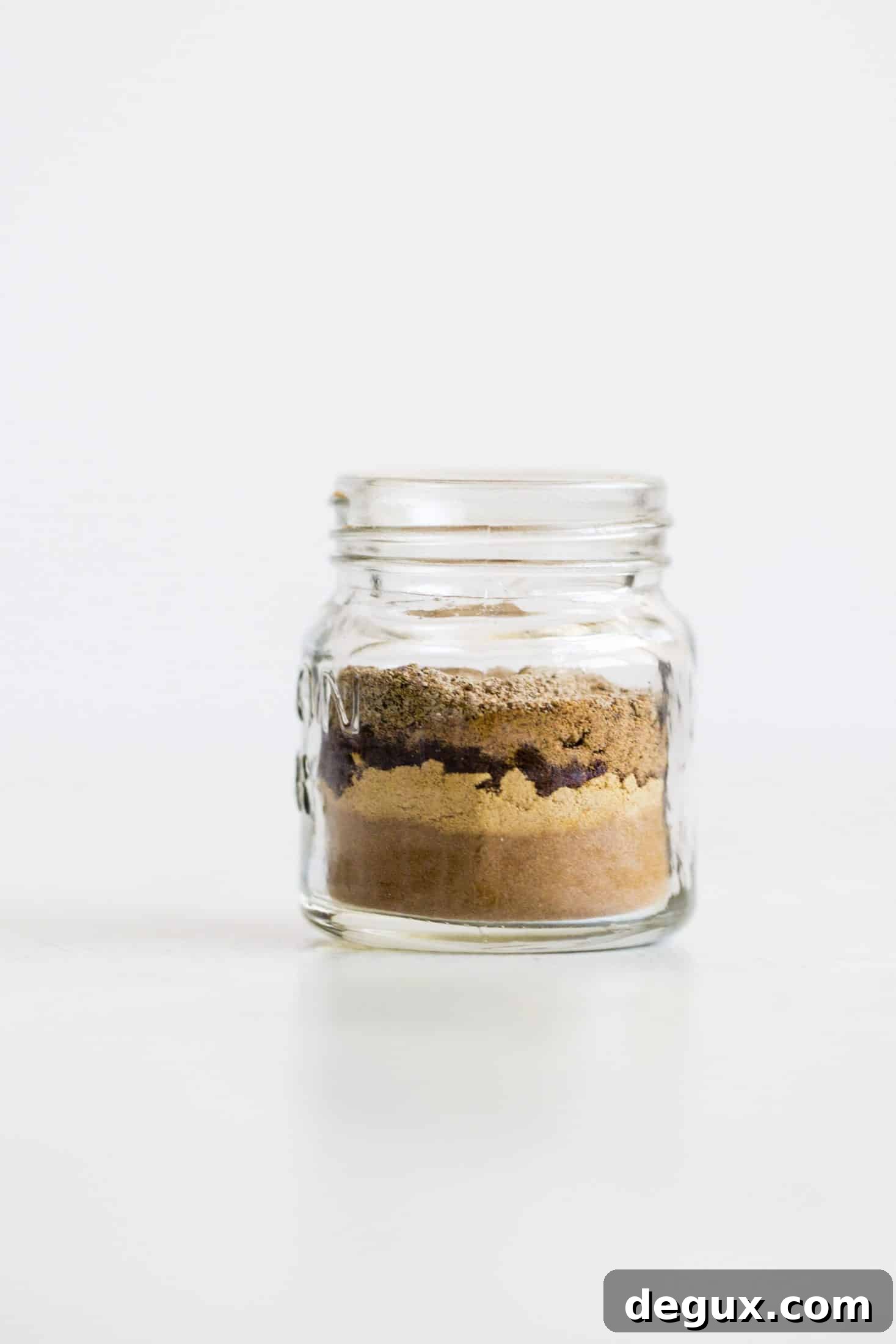 Make Your Own Pumpkin Pie Spice Blend at Home 3 Here is exactly how you make your own homemade pumpkin pie spice! Blend together a few spices and you won't have to buy a jar ever again! It's economical, fun and you can decide how flavorful you want your pumpkin pie spice! I howsweeteats.com #pumpkin #pie #spice