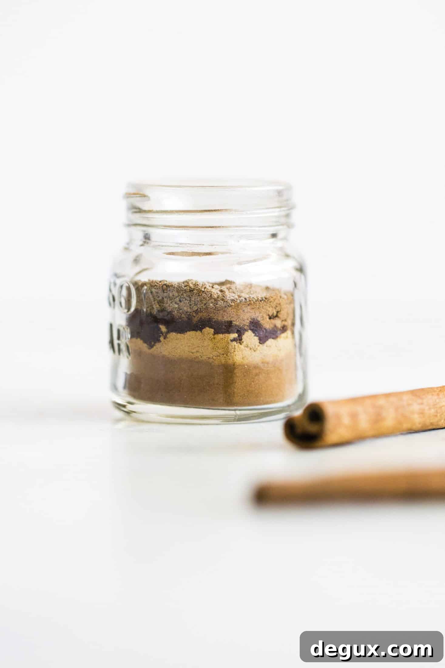 Make Your Own Pumpkin Pie Spice Blend at Home 5 Here is exactly how you make your own homemade pumpkin pie spice! Blend together a few spices and you won't have to buy a jar ever again! It's economical, fun and you can decide how flavorful you want your pumpkin pie spice! I howsweeteats.com #pumpkin #pie #spice