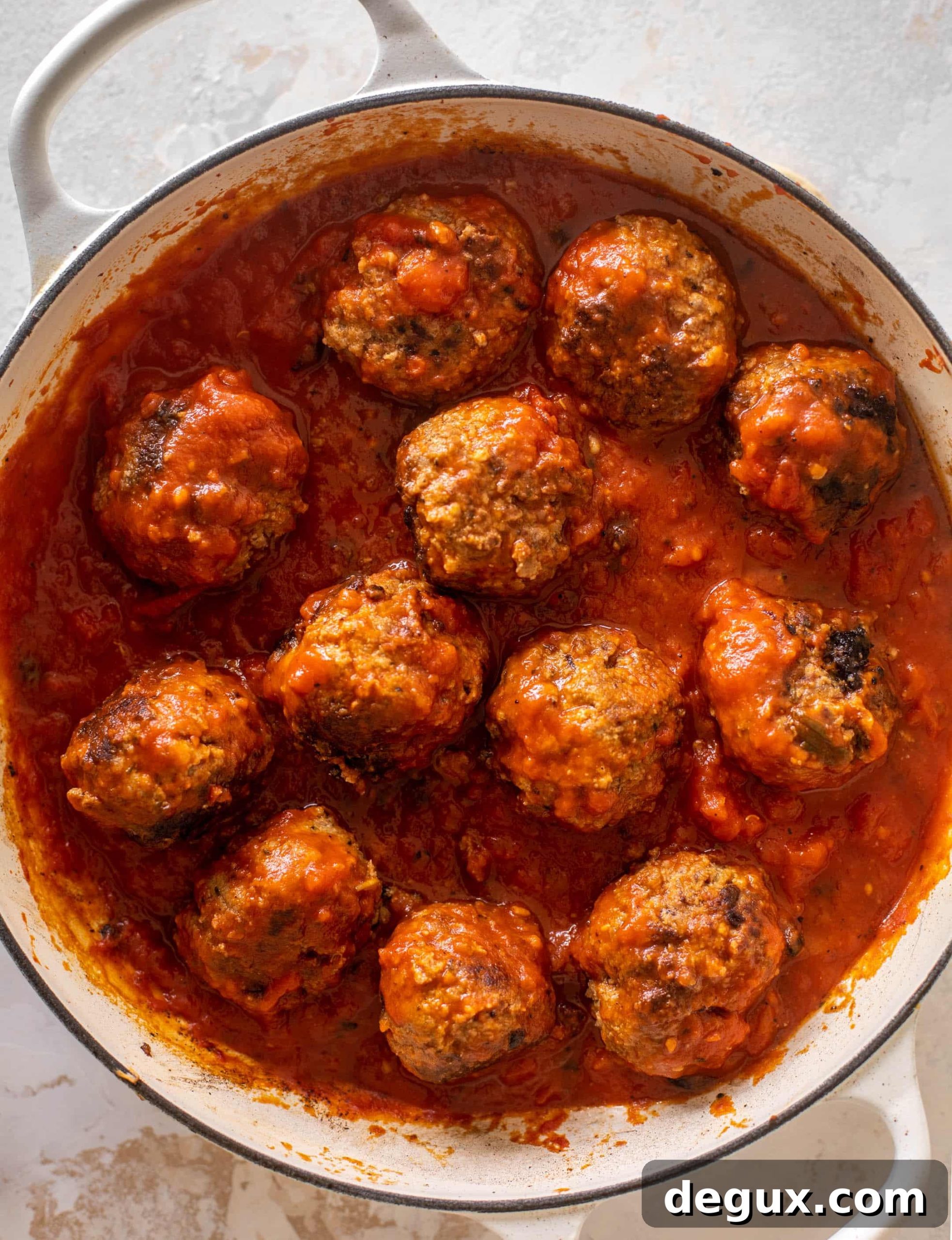 Baked Pesto Meatballs with Burrata and Melted Cheese 4 cheesy baked pesto meatballs with burrata