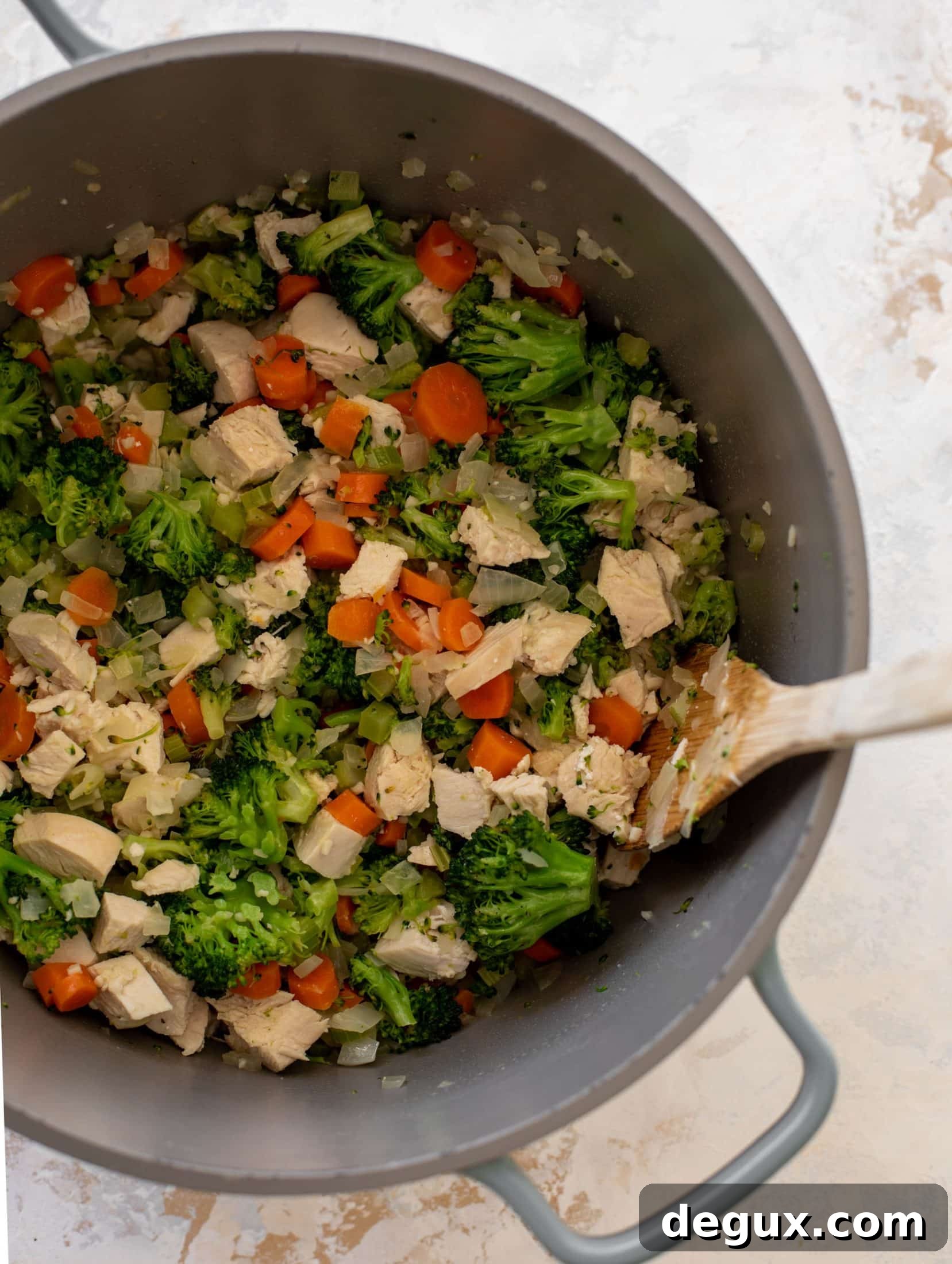 Broccoli Cheddar Chicken Pot Pie Recipe — Creamy Comfort Dish 4 broccoli cheddar chicken pot pie