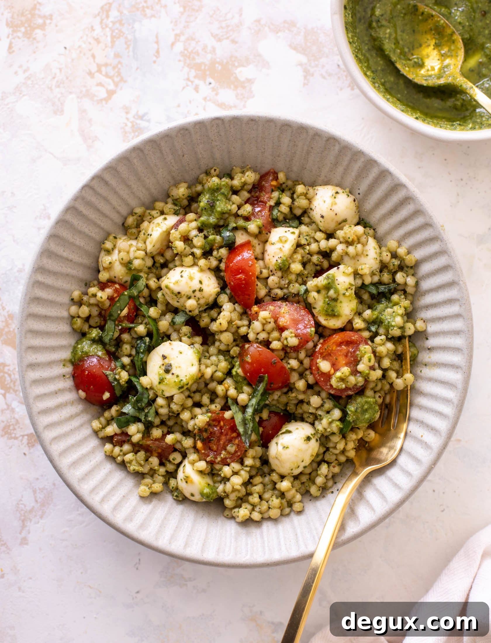 Pesto Caprese Couscous with Cherry Tomatoes & Mozzarella 9 easy caprese couscous
